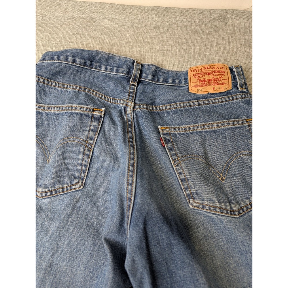 Levis 550 Relaxed Fit Jeans Mens 34x32 Medium Wash Blue Tapered Leg Paint Stains - Picture 10 of 15
